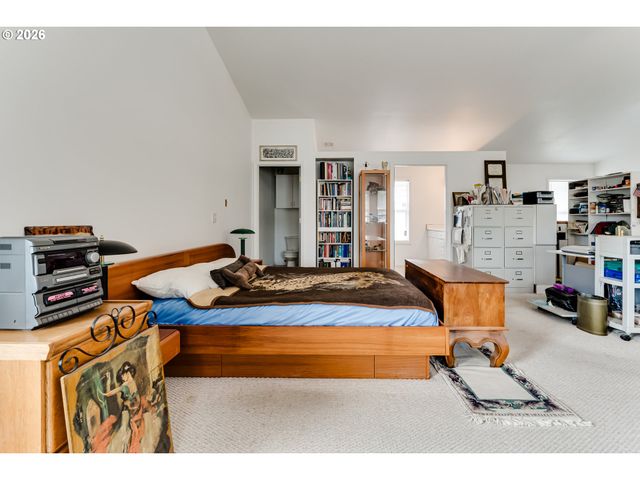 48251 E COMMERCIAL St, Oakridge, OR 97463