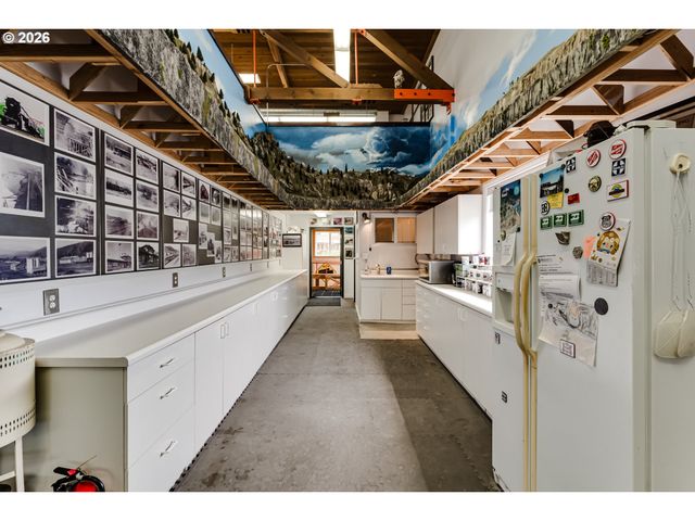 48251 E COMMERCIAL St, Oakridge, OR 97463