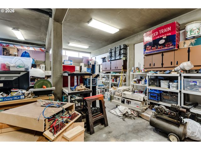 48251 E COMMERCIAL St, Oakridge, OR 97463