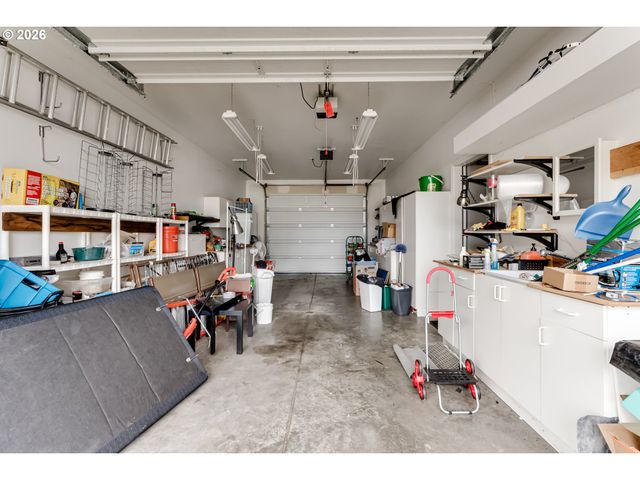 48251 E COMMERCIAL St, Oakridge, OR 97463