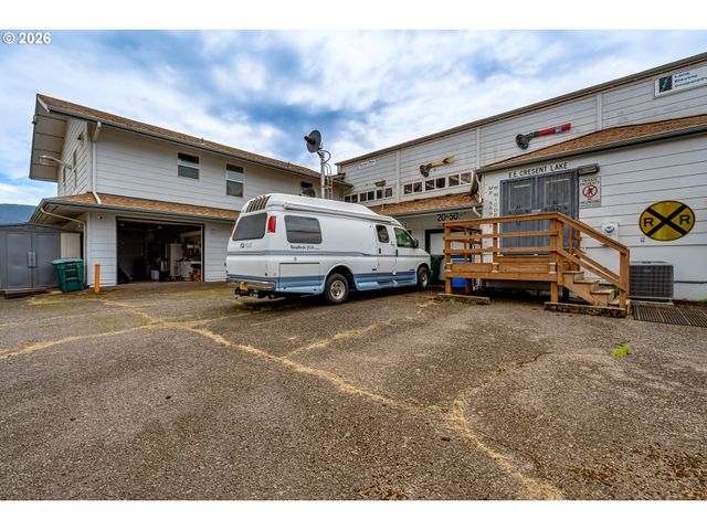 48251 E COMMERCIAL St, Oakridge, OR 97463