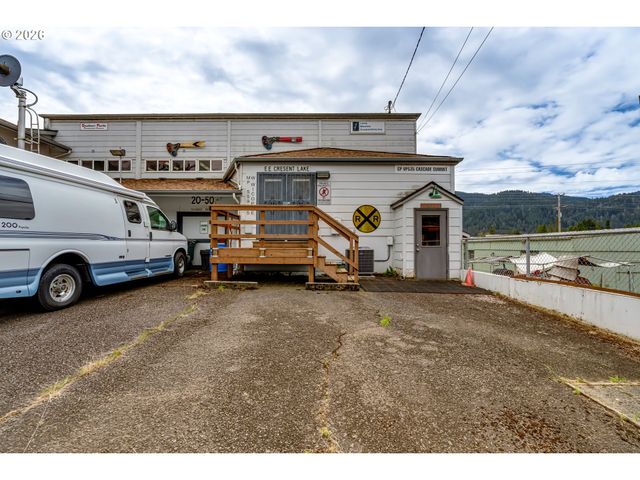 48251 E COMMERCIAL St, Oakridge, OR 97463