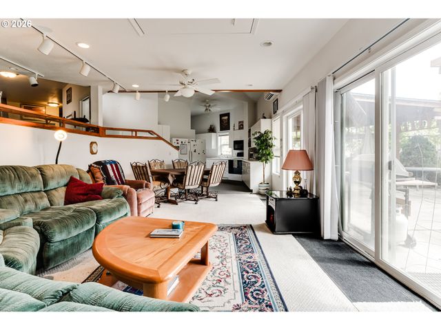 48251 E COMMERCIAL St, Oakridge, OR 97463