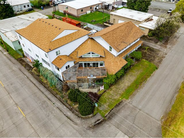 48251 E COMMERCIAL St, Oakridge, OR 97463