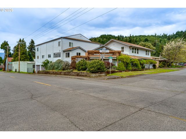 48251 E COMMERCIAL St, Oakridge, OR 97463