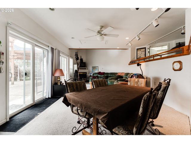 48251 E COMMERCIAL St, Oakridge, OR 97463