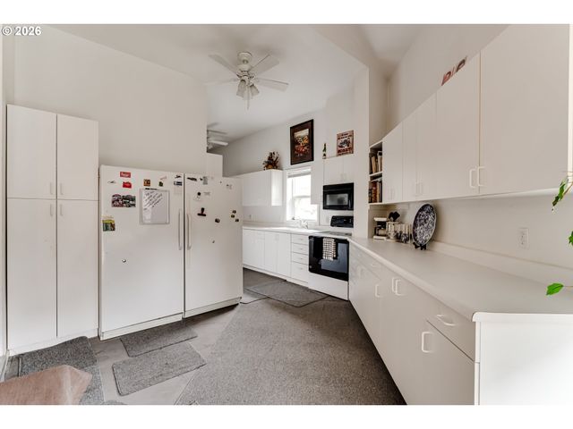 48251 E COMMERCIAL St, Oakridge, OR 97463