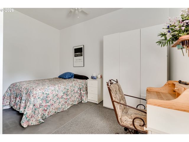 48251 E COMMERCIAL St, Oakridge, OR 97463