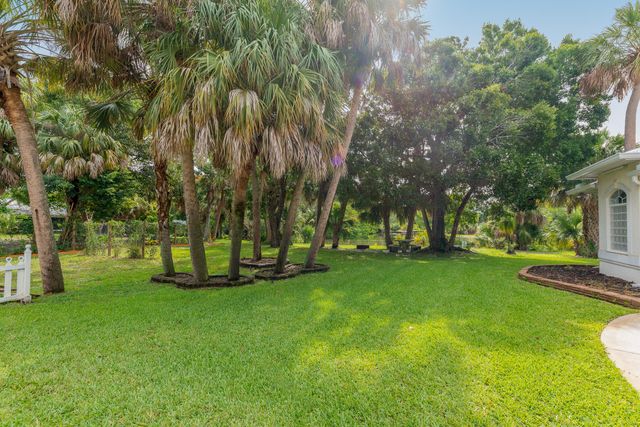 612 SE 6th Street, Stuart, FL 34994
