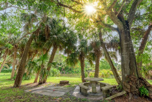 612 SE 6th Street, Stuart, FL 34994