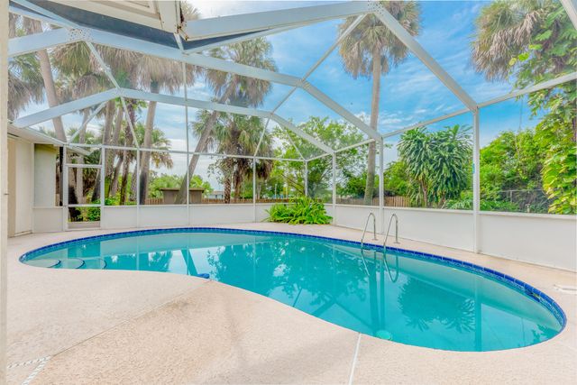 612 SE 6th Street, Stuart, FL 34994