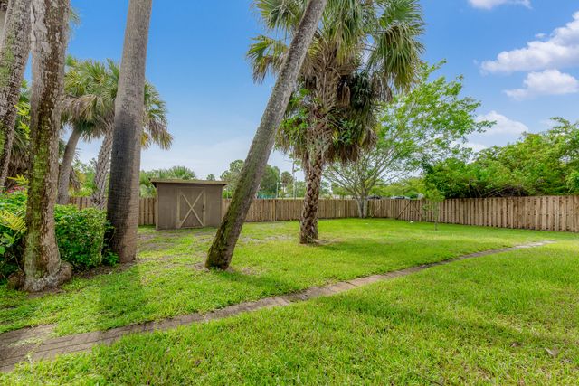 612 SE 6th Street, Stuart, FL 34994