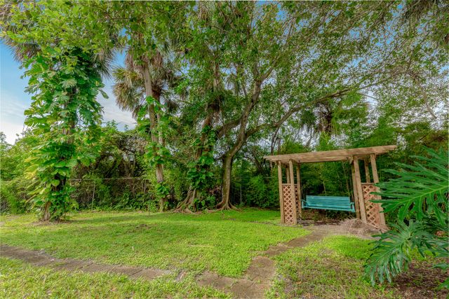 612 SE 6th Street, Stuart, FL 34994