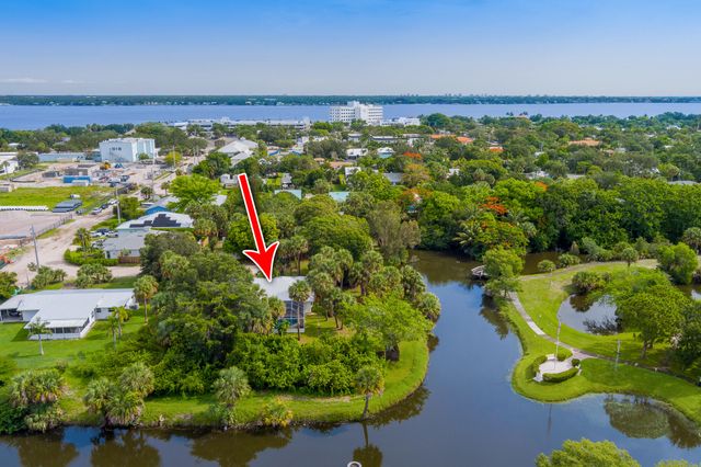 612 SE 6th Street, Stuart, FL 34994