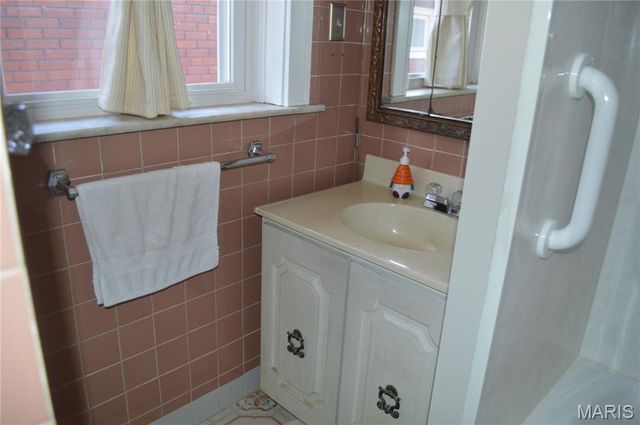 3949 Flad Avenue, St Louis, MO 63110