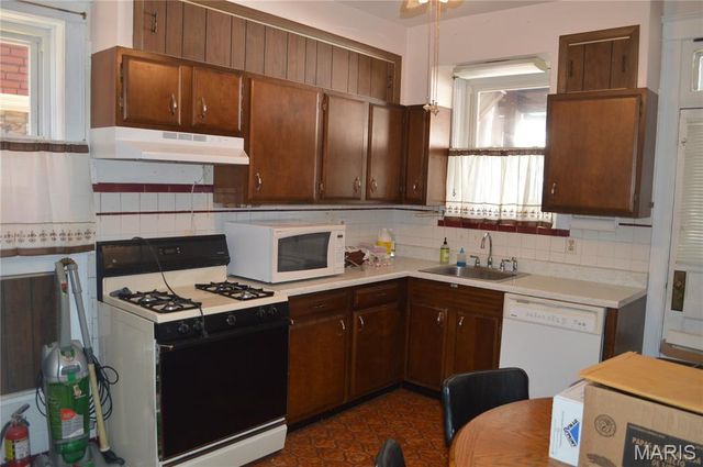 3949 Flad Avenue, St Louis, MO 63110