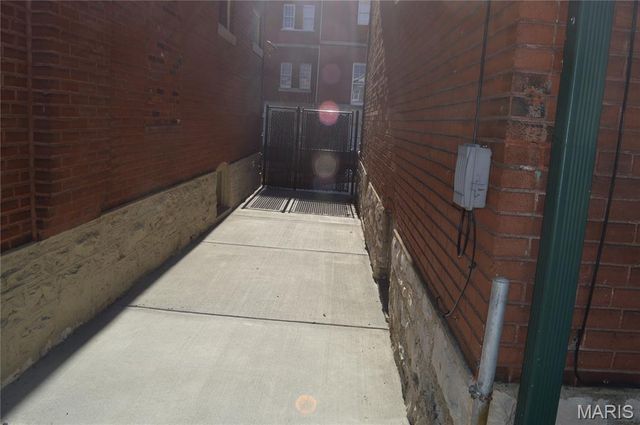 3949 Flad Avenue, St Louis, MO 63110