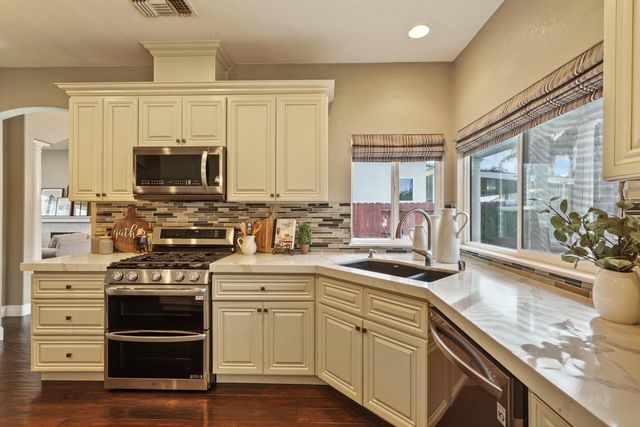 2501 Leonatus Ave, Modesto, CA 95355