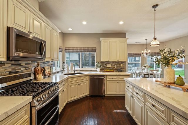 2501 Leonatus Ave, Modesto, CA 95355