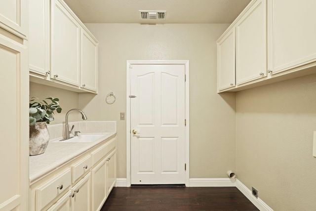 2501 Leonatus Ave, Modesto, CA 95355