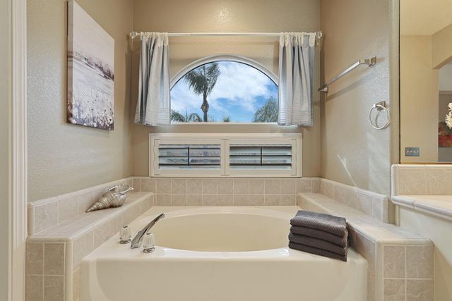 2501 Leonatus Ave, Modesto, CA 95355