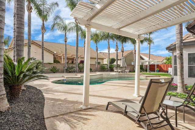 2501 Leonatus Ave, Modesto, CA 95355