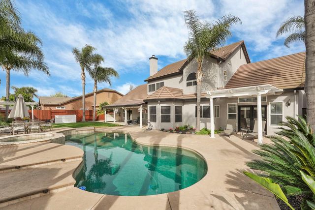 2501 Leonatus Ave, Modesto, CA 95355