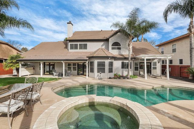 2501 Leonatus Ave, Modesto, CA 95355