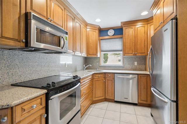 279 E Shore Drive, Massapequa, NY 11758