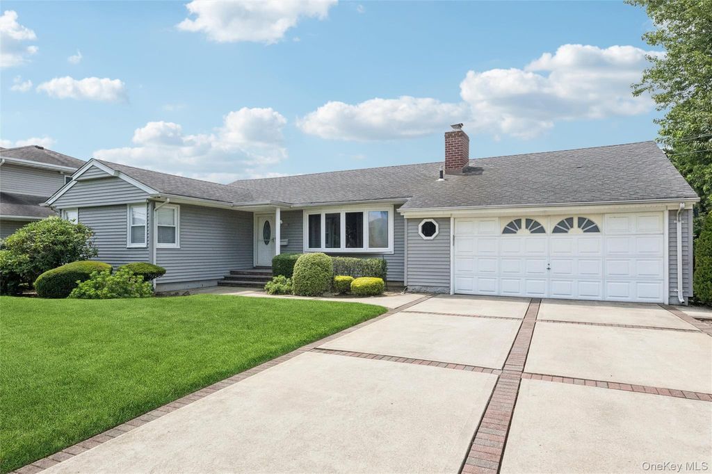279 E Shore Drive, Massapequa, NY 11758 — photo 2