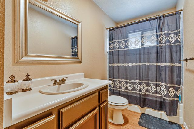 11384 Manzanita Street, Armona, CA 93202