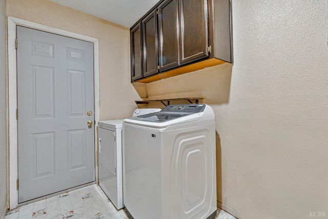 11384 Manzanita Street, Armona, CA 93202