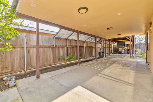 11384 Manzanita Street, Armona, CA 93202