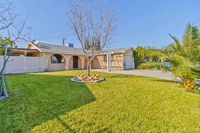 11384 Manzanita Street, Armona, CA 93202