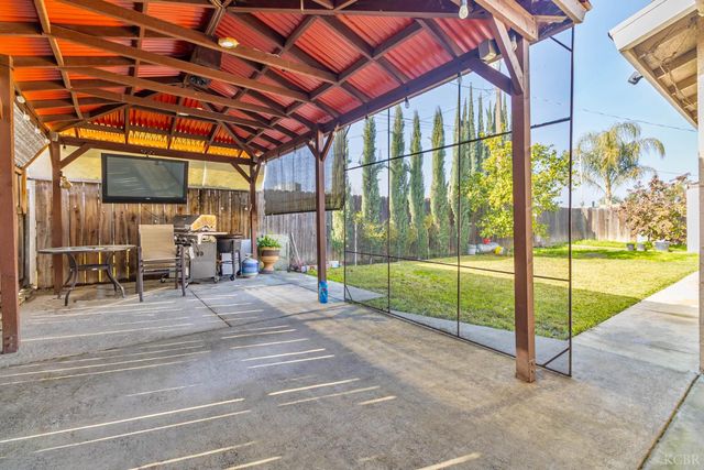 11384 Manzanita Street, Armona, CA 93202