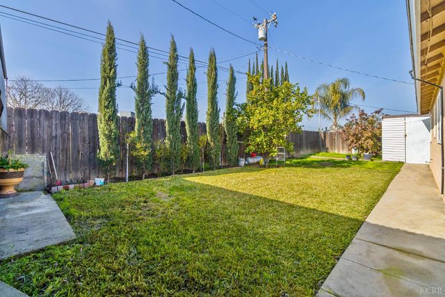 11384 Manzanita Street, Armona, CA 93202