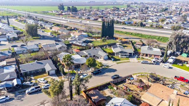 11384 Manzanita Street, Armona, CA 93202