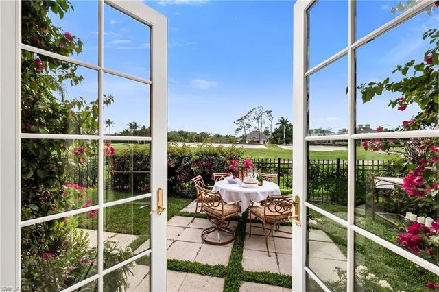 2595 Twinflower LN, Naples, FL 34105