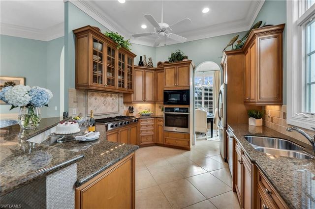 2595 Twinflower LN, Naples, FL 34105