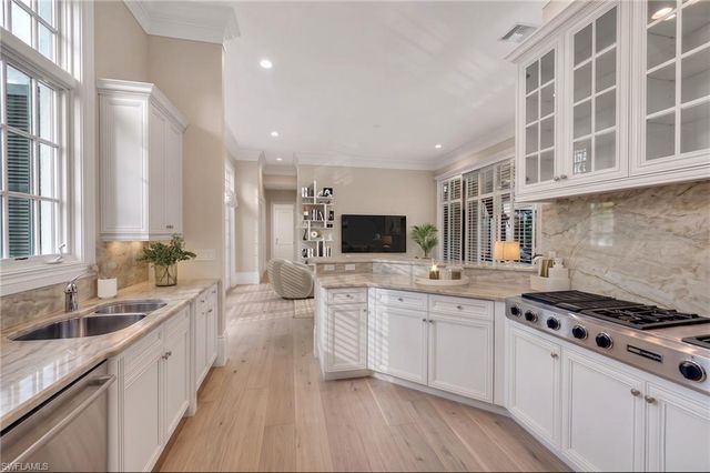 2595 Twinflower LN, Naples, FL 34105