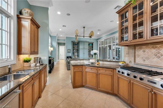 2595 Twinflower LN, Naples, FL 34105