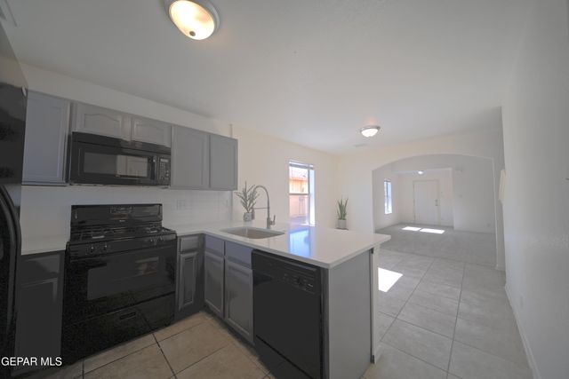 11809 MESQUITE LAKE Lane, El Paso, TX 79934