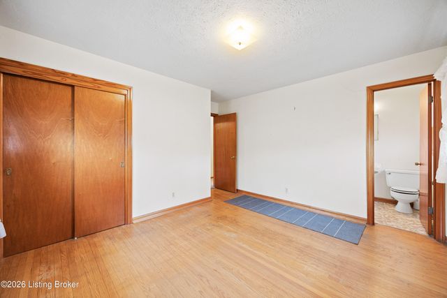 6208 Cutter Dr, Louisville, KY 40218