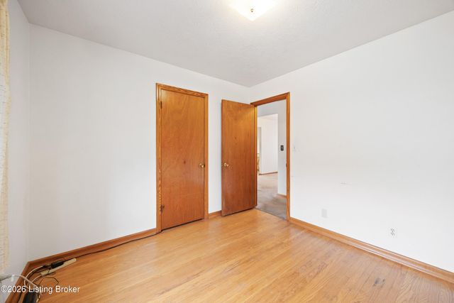 6208 Cutter Dr, Louisville, KY 40218