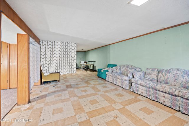 6208 Cutter Dr, Louisville, KY 40218