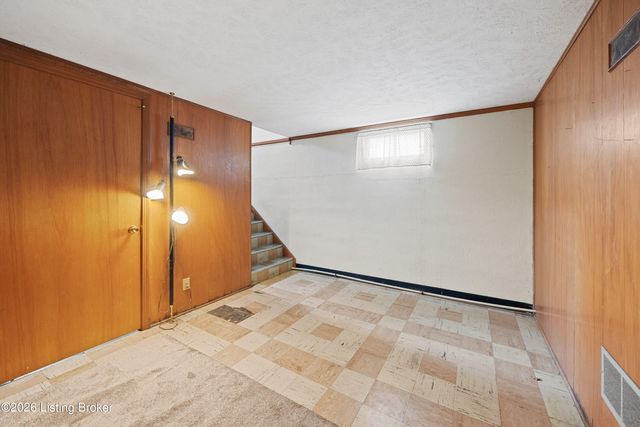 6208 Cutter Dr, Louisville, KY 40218