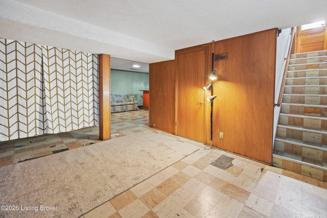 6208 Cutter Dr, Louisville, KY 40218