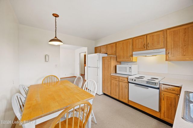 6208 Cutter Dr, Louisville, KY 40218