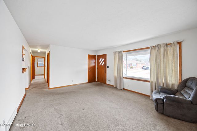 6208 Cutter Dr, Louisville, KY 40218