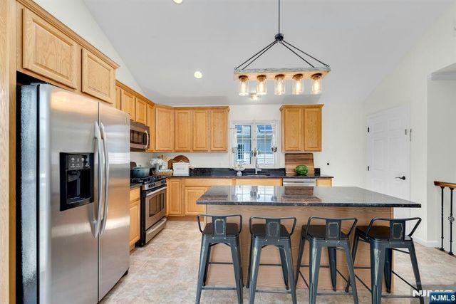 69 Thiem Avenue, Rochelle Park, NJ 07662